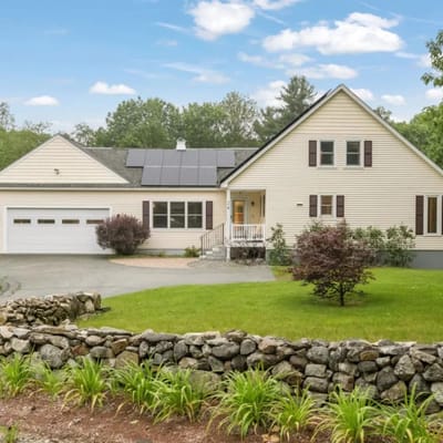 Hot Tub Retreat | Arcade + Slopes | Winnipesaukee